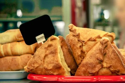 Meat triangular pie.Take it out of the oven.Hot dog.Vakbelyash.Bakery.National M 스톡 사진