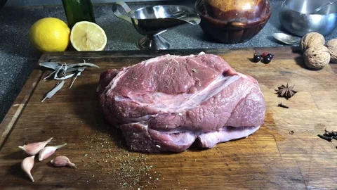 Meat on a wooden board Stockbeeldmateriaal 112519829