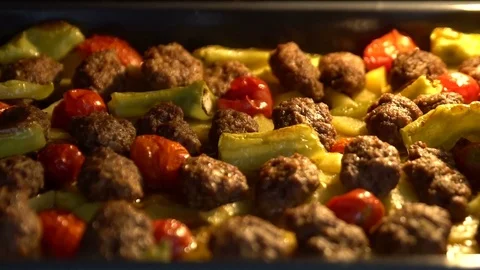 Meatball in the oven Video stock 77430392