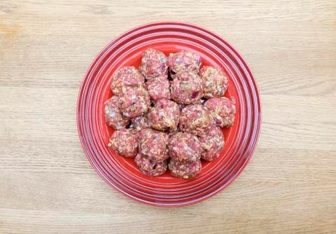 Meatballs ready to be cooked Stock-Fotos