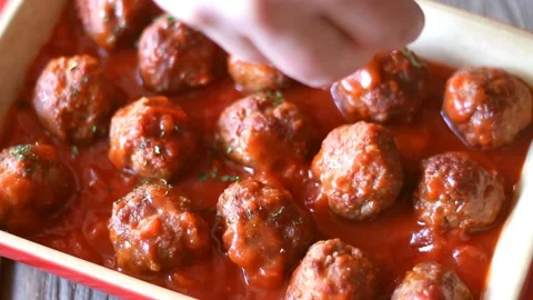 Meatballs in tomato sauce with herbs. Paste. Italian Cuisine. Vídeo Stock 271255372