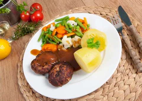 Meatballs with vegetables Stock-Fotos