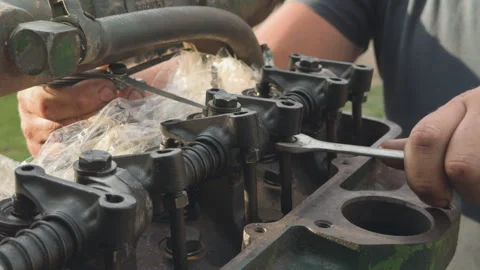 Mechanic adjusting combine harvester engine valves 스톡 동영상 339037954