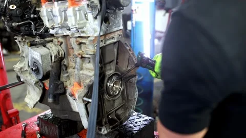 Mechanic Cleaning and Servicing a Car Engine in an Automotive Repair Workshop Stockbeeldmateriaal 342273692