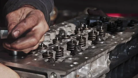 Mechanic Covers Valve of Car Engine with Socket Wrench in Repair Shop Vídeos de archivo 221371667