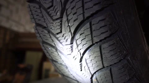 A mechanic disassembles an old dirty car Vidéo 221433640