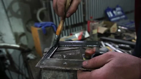 A mechanic disassembles an old dirty car Vídeo Stock 221433964