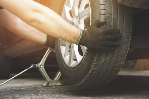 The mechanic hand is pulling the alloy wheels Foto stock