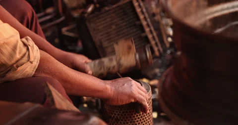 Mechanic hands working with tools Stock-Footage 324121035