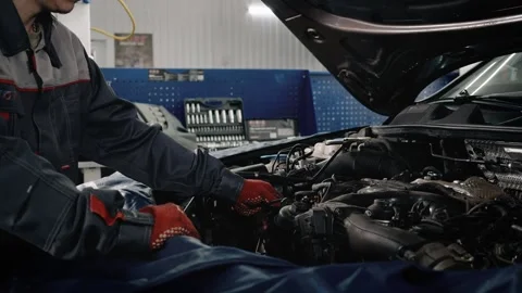 Mechanic man working at workshop. Video stock 131739663