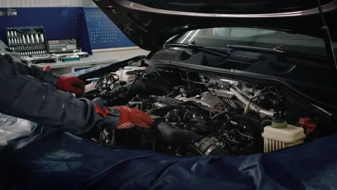 Mechanic man working at workshop. Video stock 131739678