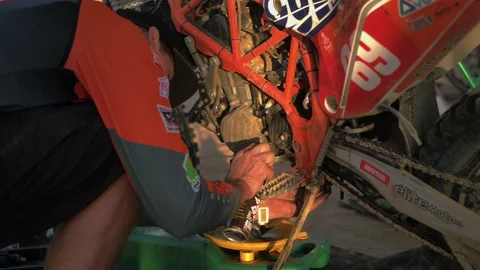 Mechanic / motorcycle chain / spray 스톡 동영상 231696763