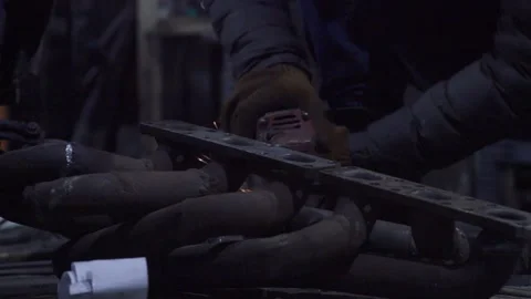 Mechanic performs cleaning work Vídeo Stock 235726002