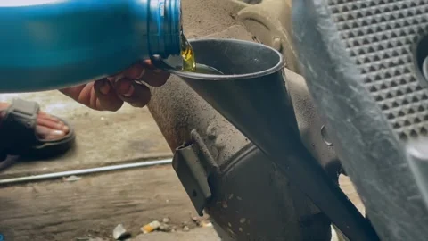 Mechanic pouring engine oil 動画素材 344114294