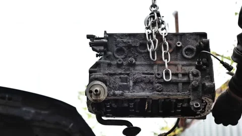 Mechanic repairing car engine block in service station Video stock 318313224