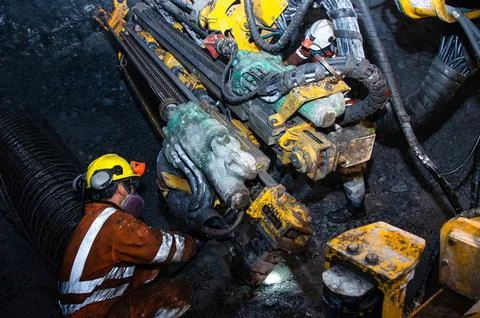 Mechanic repairing a mining machine. 库存照片