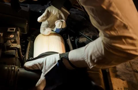 Mechanic Replacing Air Filter Under Car Hood 스톡 사진