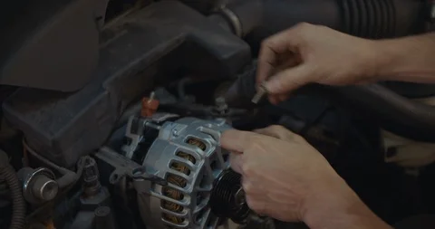 Mechanic Replacing Part 動画素材 105244674