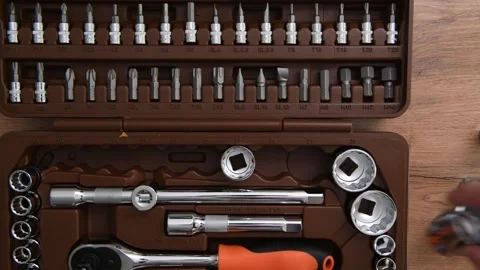 Mechanic selecting tools from a toolbox 動画素材 316877919
