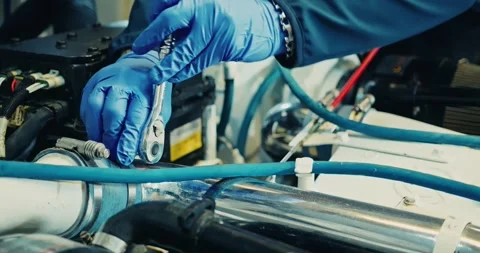 Mechanic Tightening Engine Components in Workshop Видео 323765483