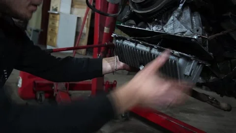 Mechanic tuning Stockbeeldmateriaal 220874810