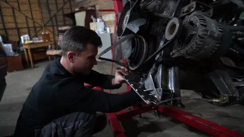 Mechanic tuning Video stock 220874816