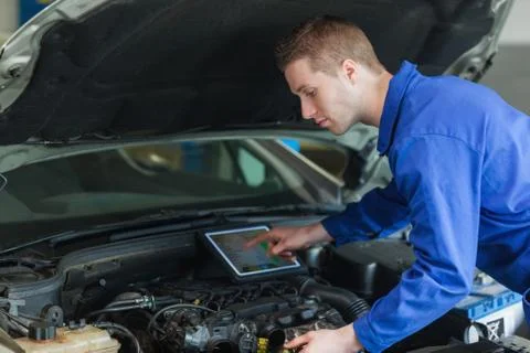 Mechanic using tablet pc 스톡 사진