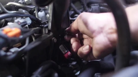 Mechanic working on car engine Video stock 80676738