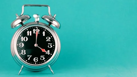 Mechanical alarm clock rings. Video stock 270375759