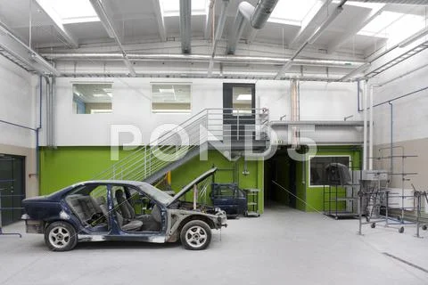 Mechanical And Practical Education Facility Car Workshop