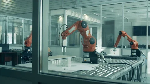 Mechanical arms are doing tasks in a robotics laboratory 库存影片 131545556