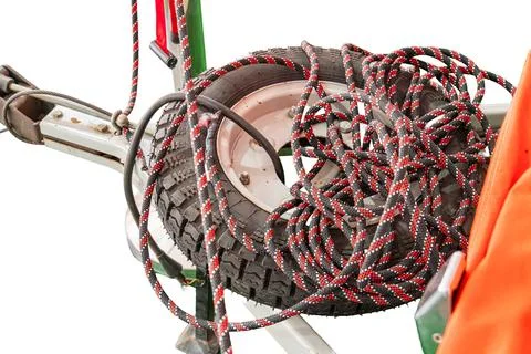 Mechanical Assembly with Coiled Ropes and Rubber Tire Foto stock