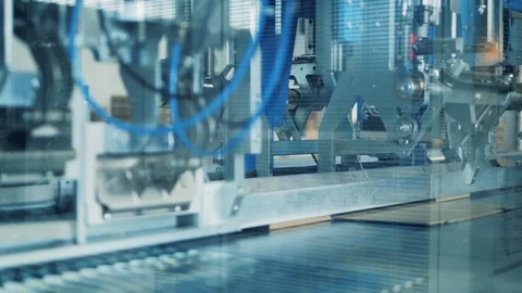 Mechanical conveyor is making cardboard boxes Video stock 126536683