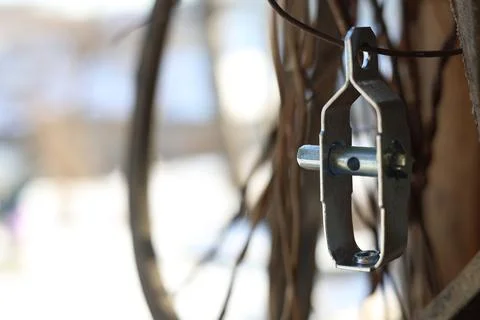 Mechanical element to stretch the fence wire, wire tensioner Foto stock