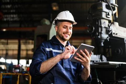 Mechanical engineer technician checking and inspecting machine at repair shop Foto stock