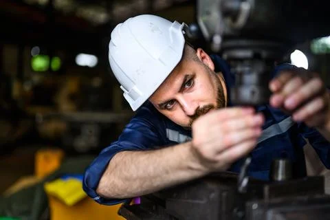 Mechanical engineer technician checking and inspecting machine at repair shop Foto stock