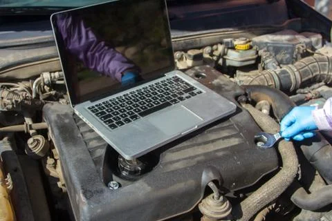 Mechanical hitch engine diesel tests using laptop on the air filter with t Stock Photos
