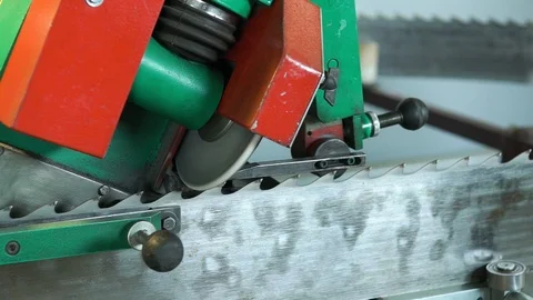 Mechanical machine sharpens saw teeth of woodworking equipment. Grinding wheel Видео 101650150
