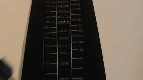 Mechanical Metronome Pendulum Swinging at Fast Tempo Vidéo 341416795