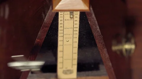 Mechanical metronome in wood in function 스톡 동영상 74823162