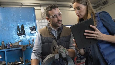 Mechanical workshop manager giving instructions to employee Video stock 121085341