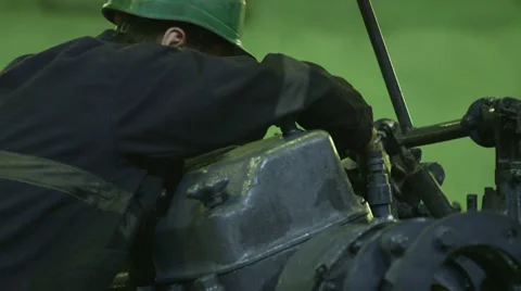Mechanics hands Stock Footage 33402733