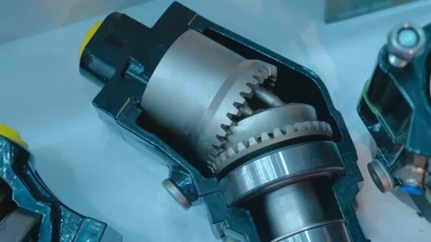 A mechanism for changing the direction of the rotating shaft by 45 degrees Video stock 333362752
