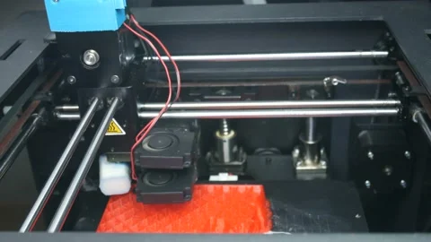 Mechanisms of actual 3d printer in operation 動画素材 89658151