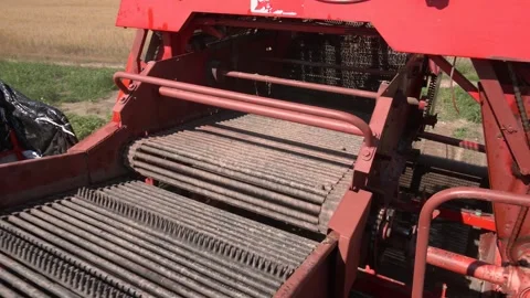 A mechanized method of harvesting potatoes in the village Video stock 321829142