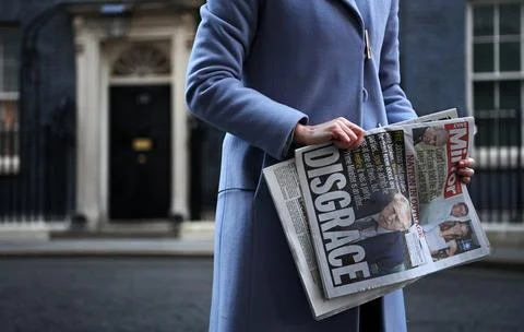 Media react to Prime Minister Boris Johnson apology following lockdown party all Stockfoto's