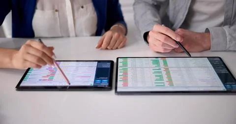 Medical Coder Analyzes Billing Data On Tablet Screen With Focus And Precision 스톡 사진