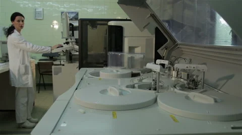 Medical device for sample analysis, lab technician working on computer. Stock Footage 52332284