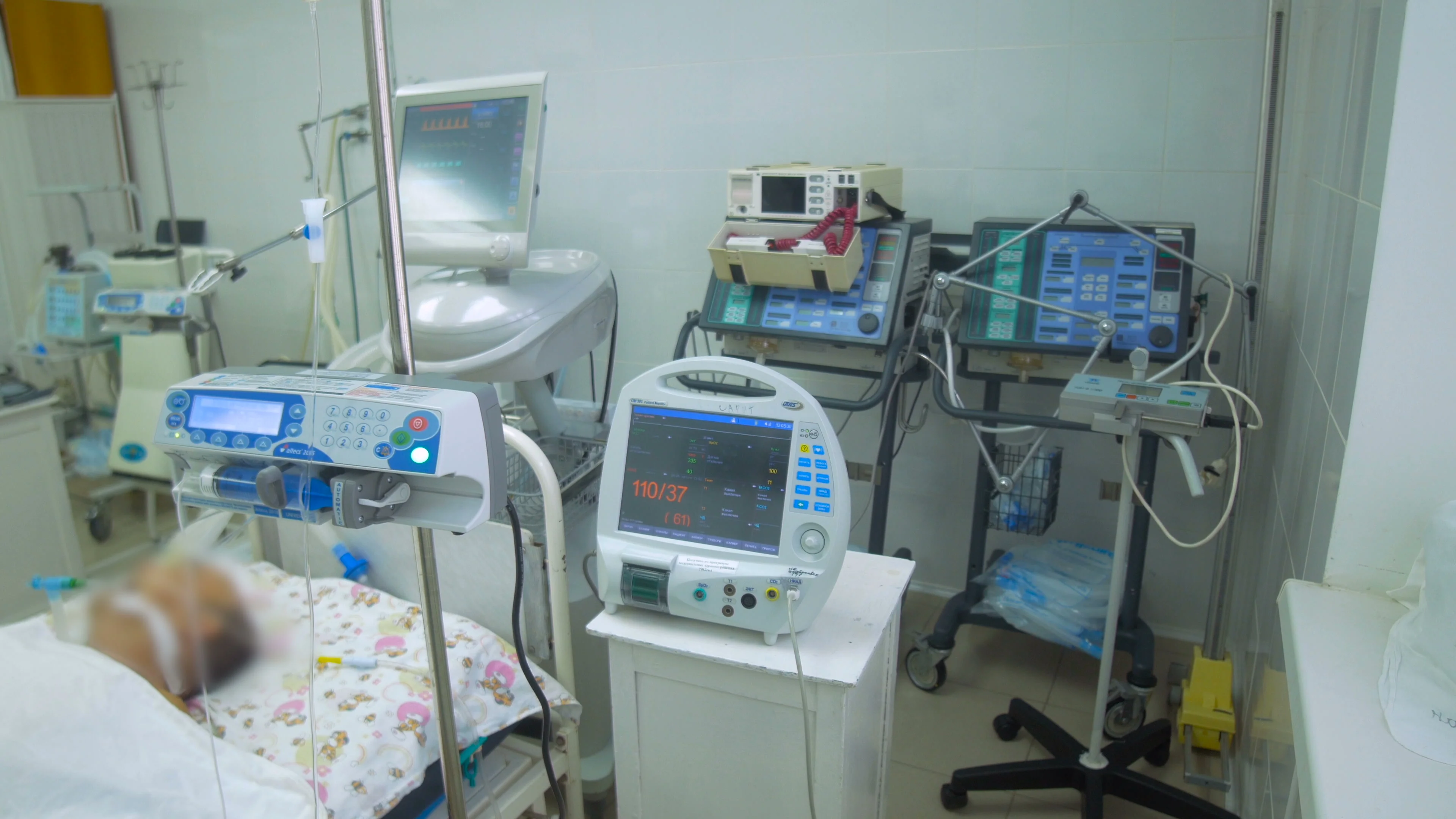 critical care unit equipment