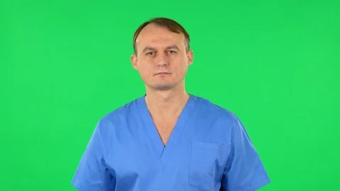 Medical man talking and pointing side hand for something, copy space. Green Stock Footage 123257571